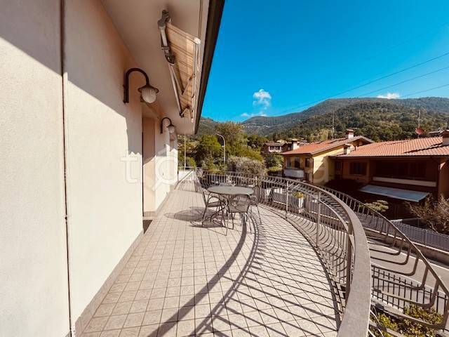 casa indipendente in vendita ad Alzano Lombardo