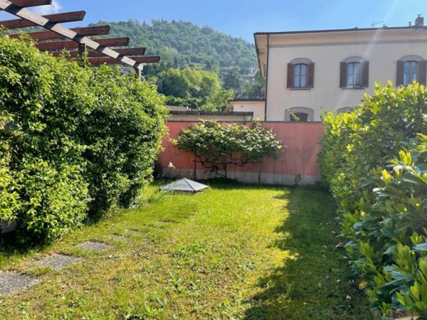 casa indipendente in vendita ad Alzano Lombardo