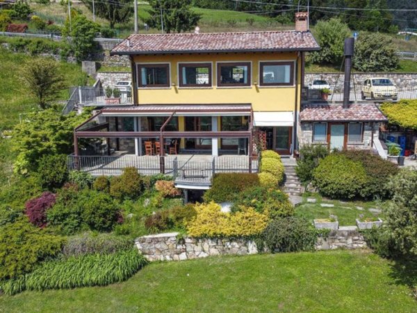 negozio in vendita ad Alzano Lombardo