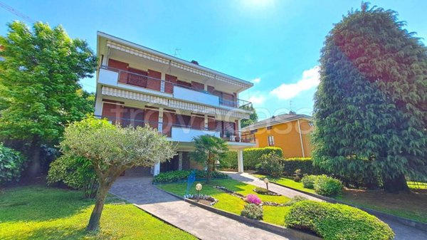 casa indipendente in vendita ad Alzano Lombardo