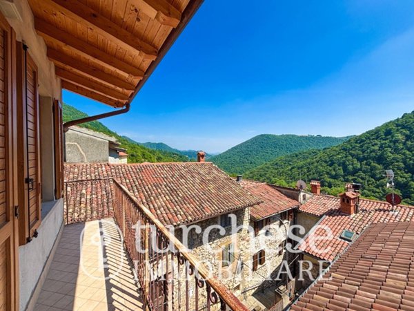 casa indipendente in vendita ad Alzano Lombardo in zona Olera