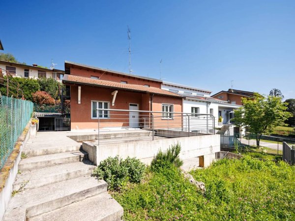casa indipendente in vendita ad Alzano Lombardo
