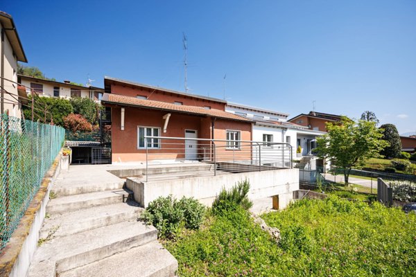 casa indipendente in vendita ad Alzano Lombardo