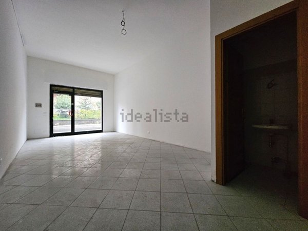 negozio in vendita ad Alzano Lombardo