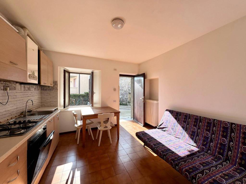 casa indipendente in vendita ad Alzano Lombardo in zona Monte di Nese