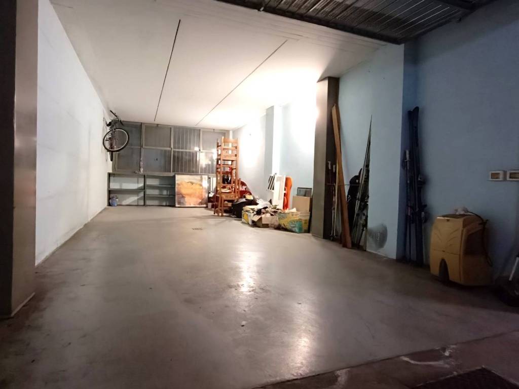 locale di sgombero in vendita ad Alzano Lombardo