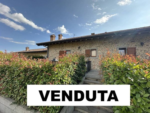 casa indipendente in vendita ad Alzano Lombardo