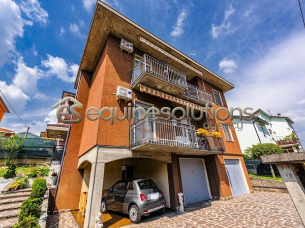 casa indipendente in vendita ad Alzano Lombardo