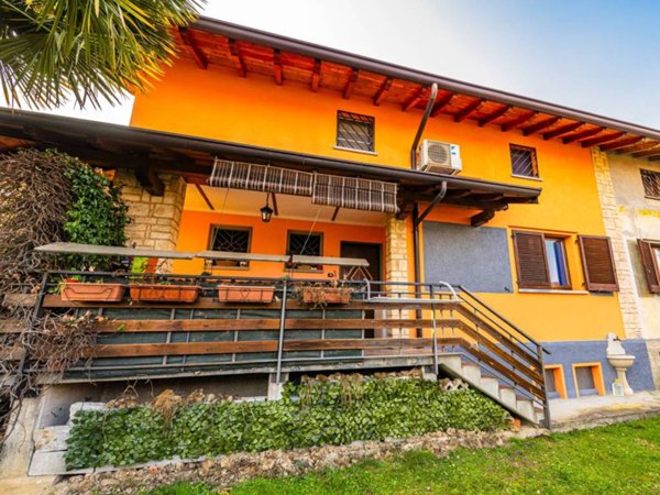 casa indipendente in vendita ad Alzano Lombardo