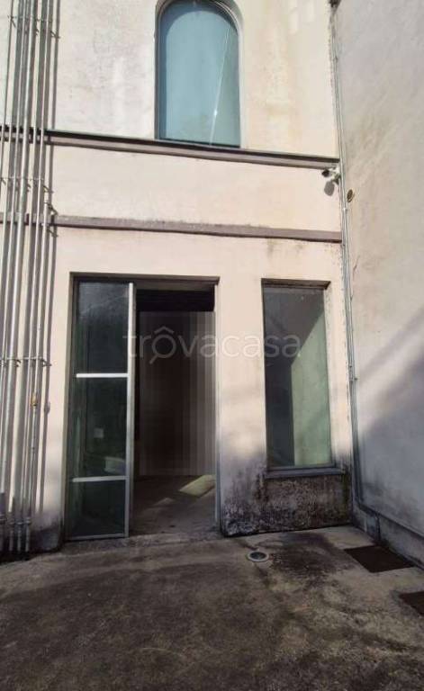 ufficio in vendita ad Alzano Lombardo