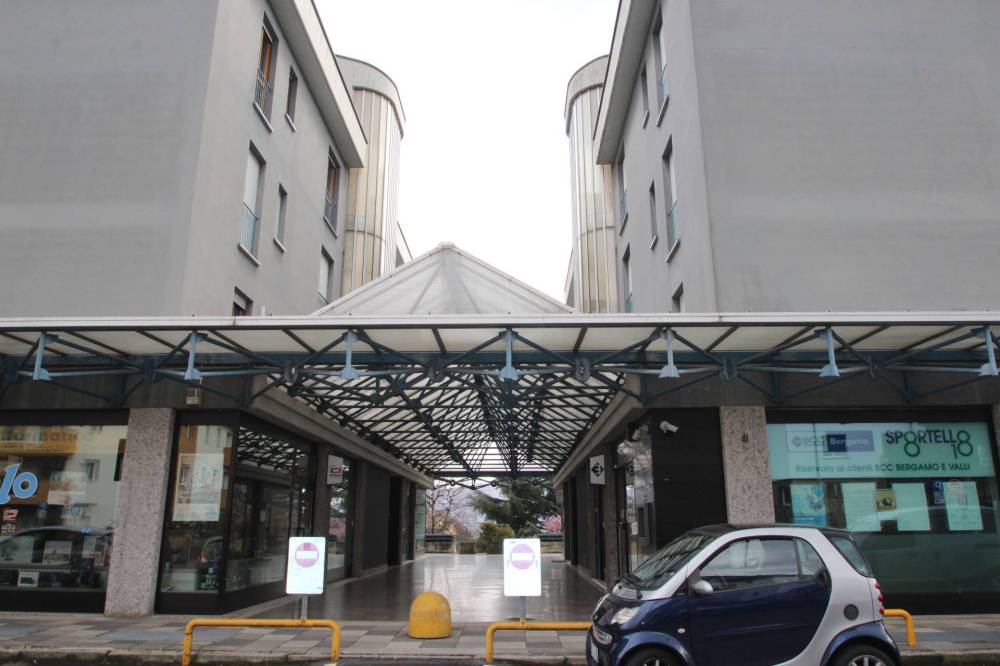 ufficio in vendita ad Alzano Lombardo