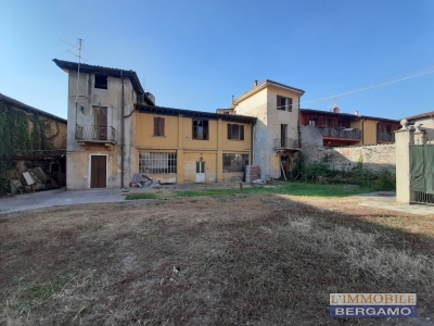 casale in vendita ad Alzano Lombardo