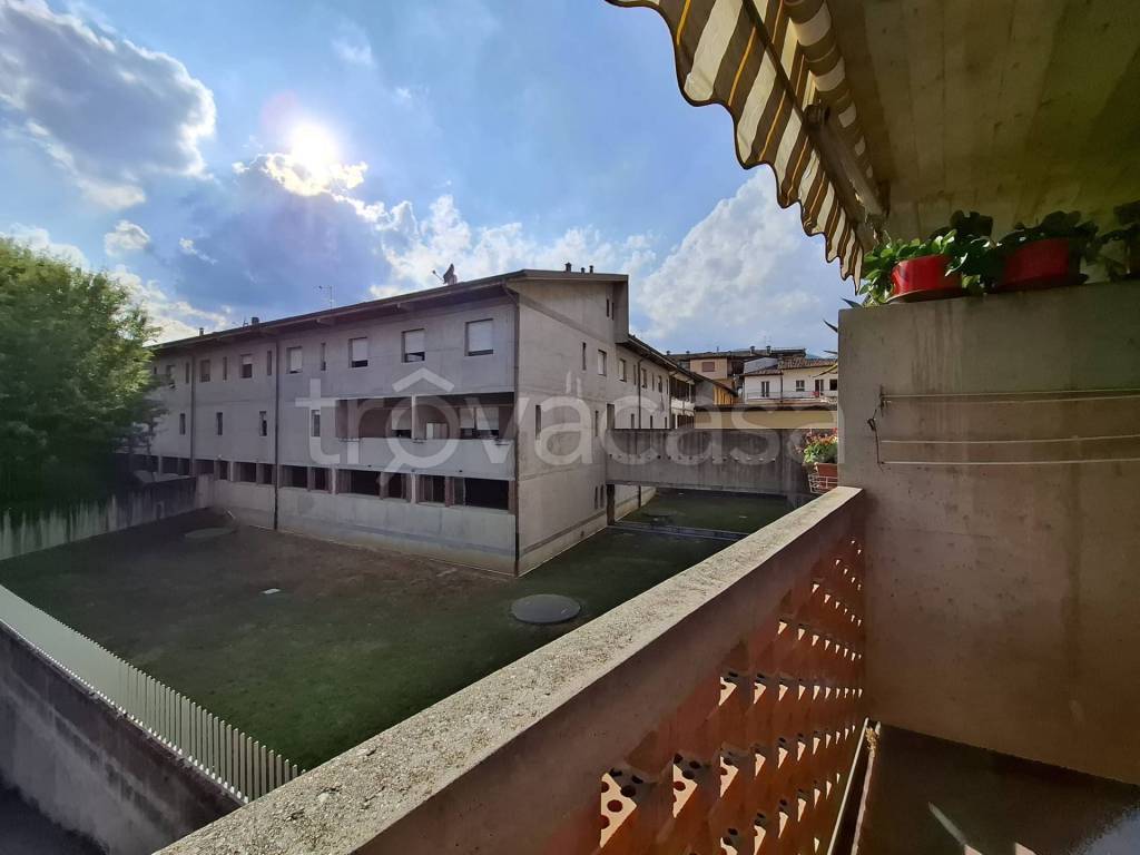 appartamento in vendita ad Alzano Lombardo