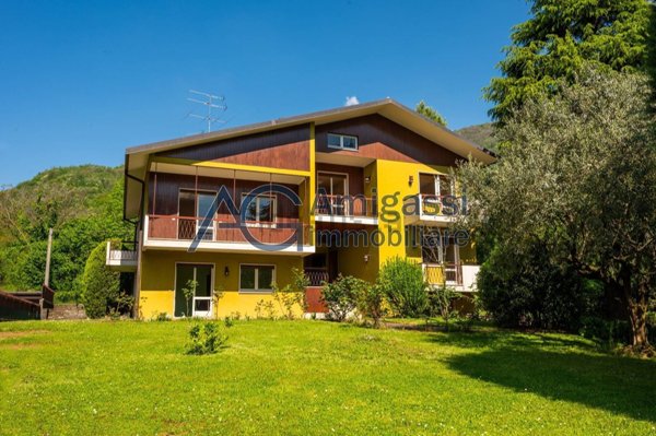 casa indipendente in vendita ad Alzano Lombardo