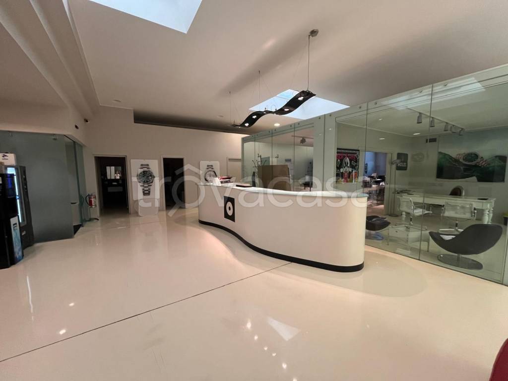ufficio in vendita ad Alzano Lombardo