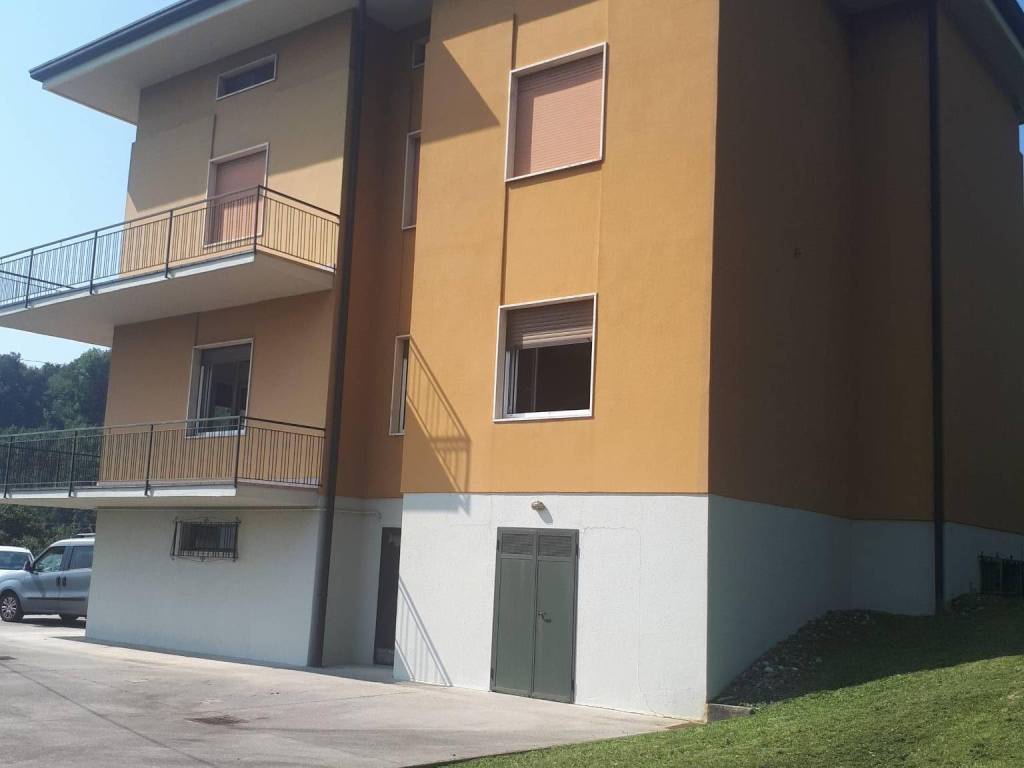 appartamento in vendita ad Alzano Lombardo in zona Monte di Nese