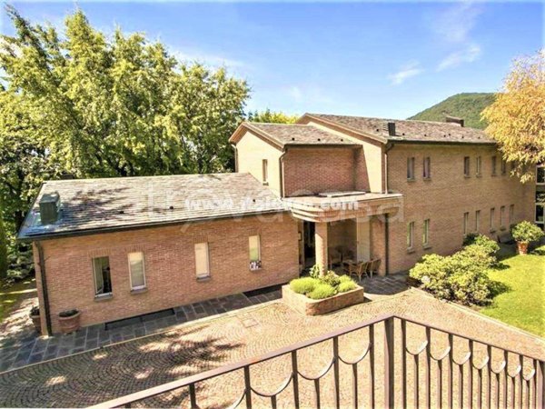 casa indipendente in vendita ad Alzano Lombardo