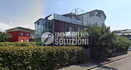 casa indipendente in vendita ad Alzano Lombardo