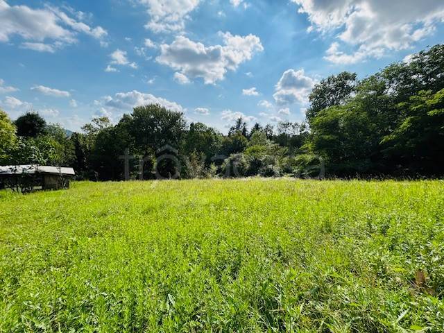 terreno edificabile in vendita ad Alzano Lombardo