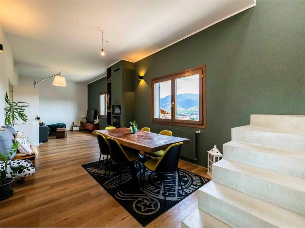 casa indipendente in vendita ad Alzano Lombardo