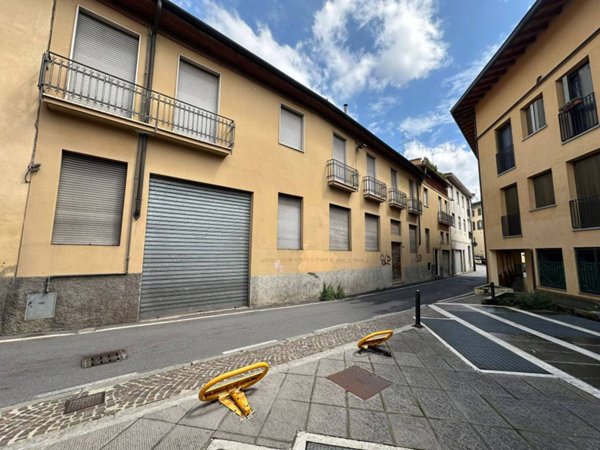 locale commerciale in vendita ad Alzano Lombardo