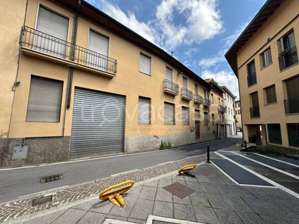 locale commerciale in vendita ad Alzano Lombardo