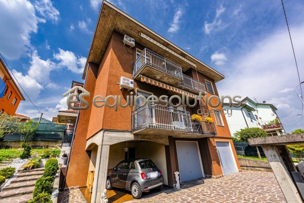 casa indipendente in vendita ad Alzano Lombardo