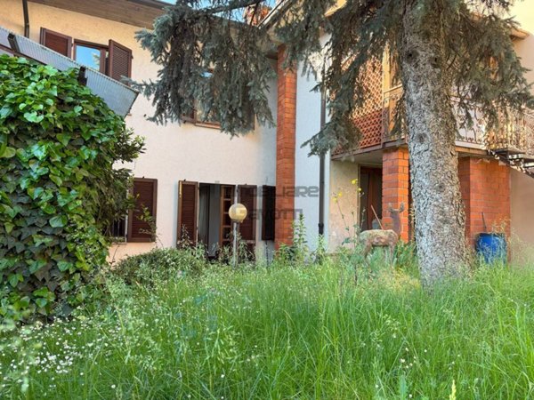 casa indipendente in vendita ad Alzano Lombardo