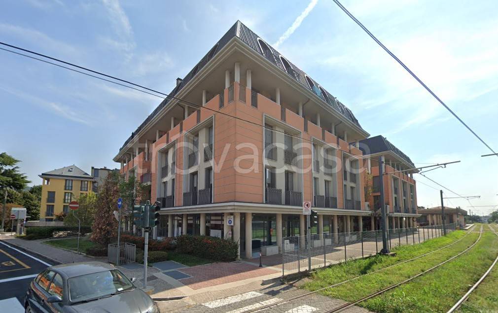 negozio in vendita ad Alzano Lombardo