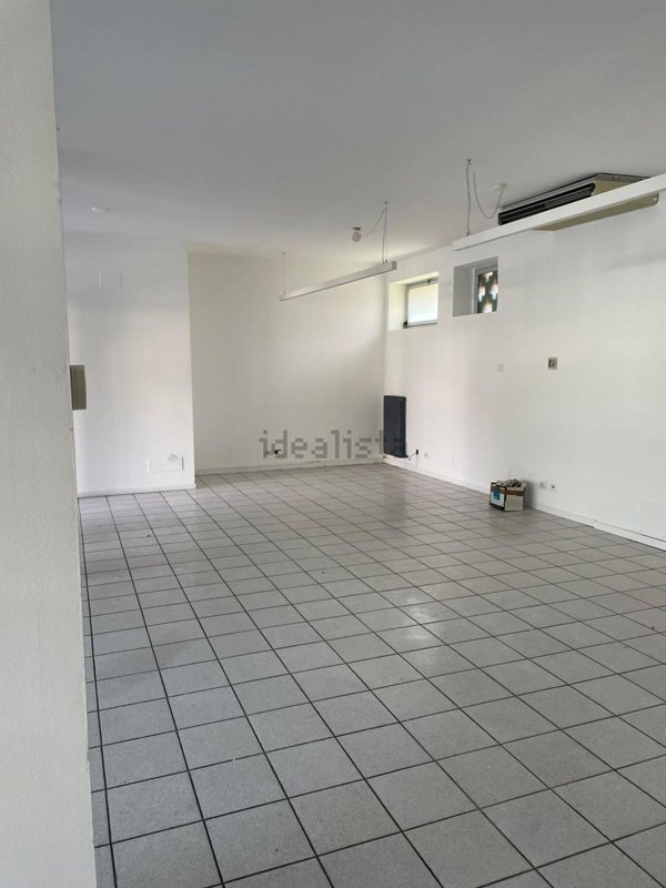 locale commerciale in vendita ad Alzano Lombardo