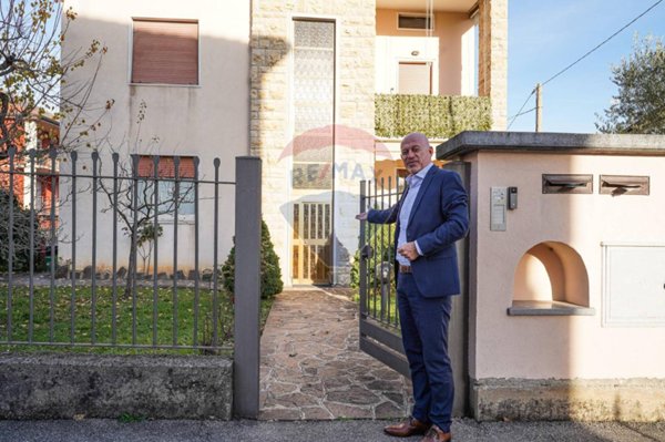 casa indipendente in vendita ad Alzano Lombardo