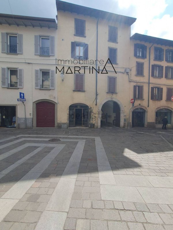 locale commerciale in vendita ad Alzano Lombardo