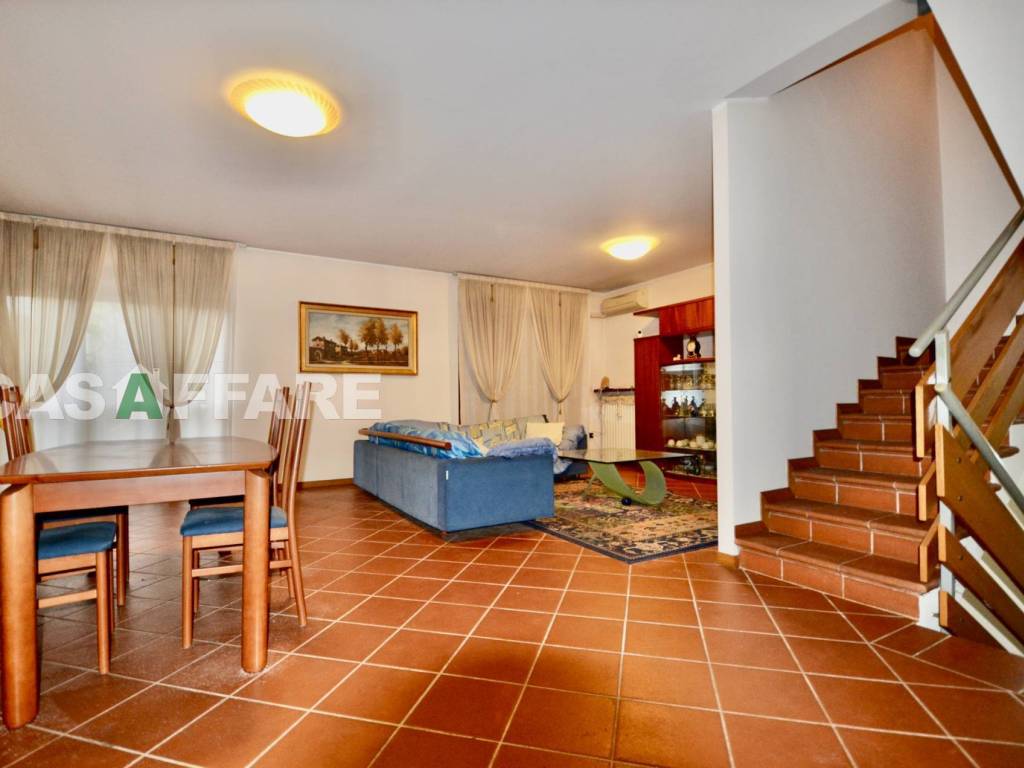 casa indipendente in vendita ad Alzano Lombardo