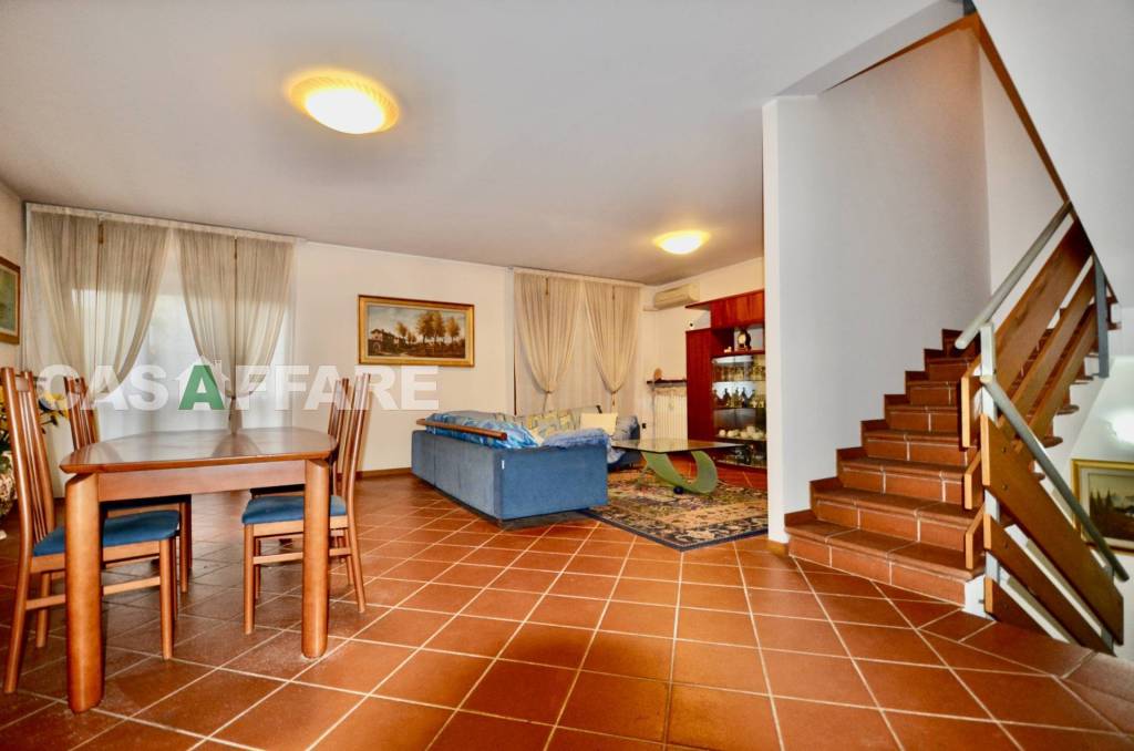 casa indipendente in vendita ad Alzano Lombardo