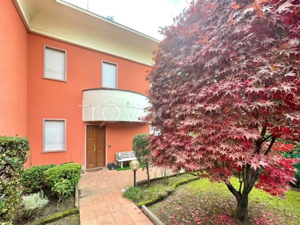 casa indipendente in vendita ad Alzano Lombardo
