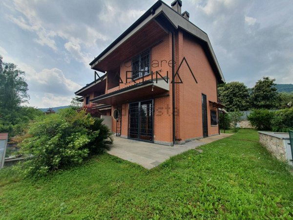 casa indipendente in vendita ad Alzano Lombardo