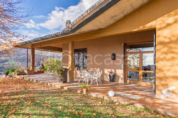 casa indipendente in vendita ad Alzano Lombardo in zona Monte di Nese