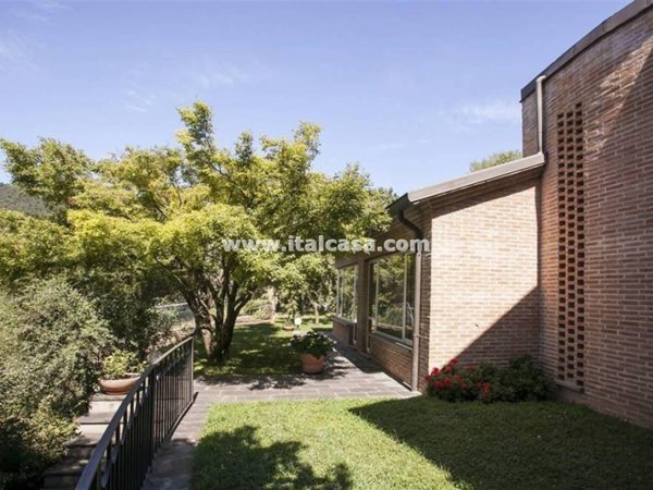 casa indipendente in vendita ad Alzano Lombardo