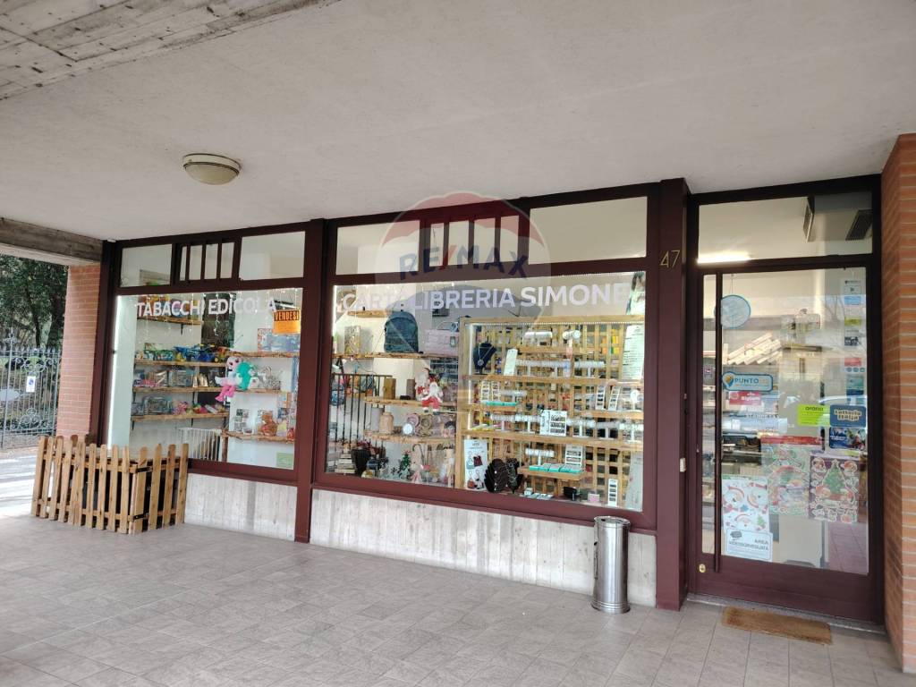 negozio in vendita ad Alzano Lombardo