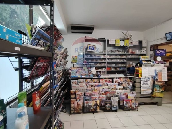 negozio in vendita ad Alzano Lombardo