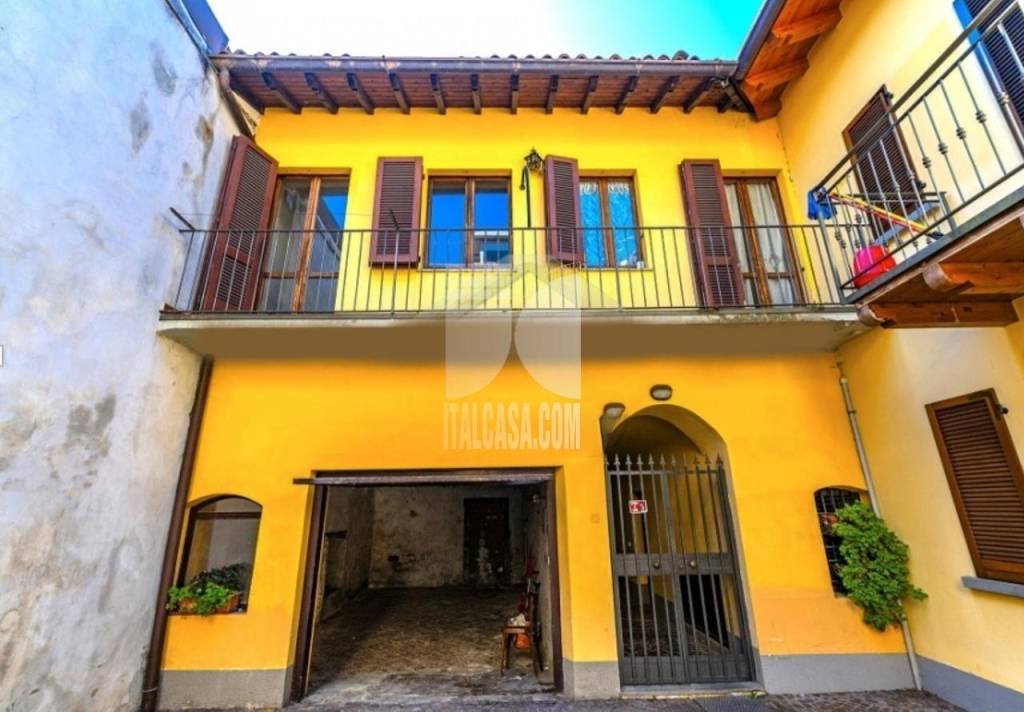 casa indipendente in vendita ad Alzano Lombardo