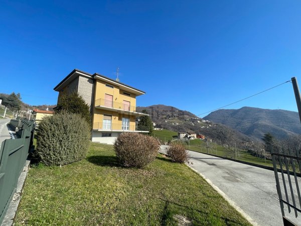 casa indipendente in vendita ad Alzano Lombardo in zona Monte di Nese
