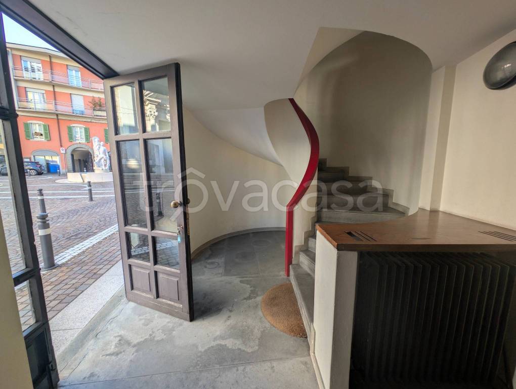 ufficio in vendita ad Alzano Lombardo