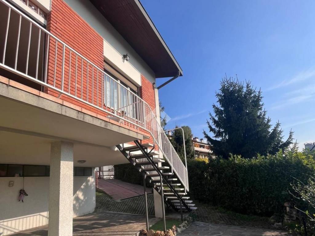 casa indipendente in vendita ad Alzano Lombardo
