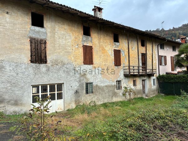 casa indipendente in vendita ad Alzano Lombardo
