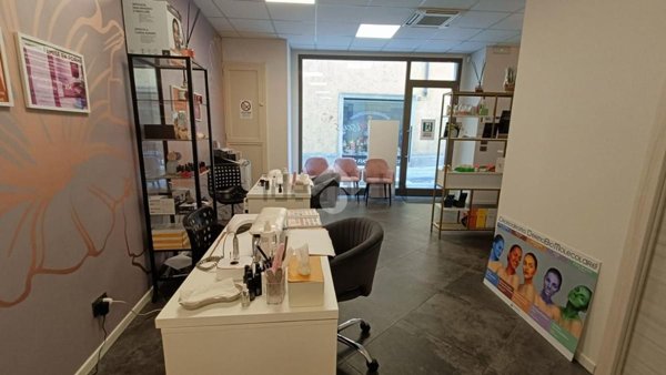 negozio in vendita ad Alzano Lombardo