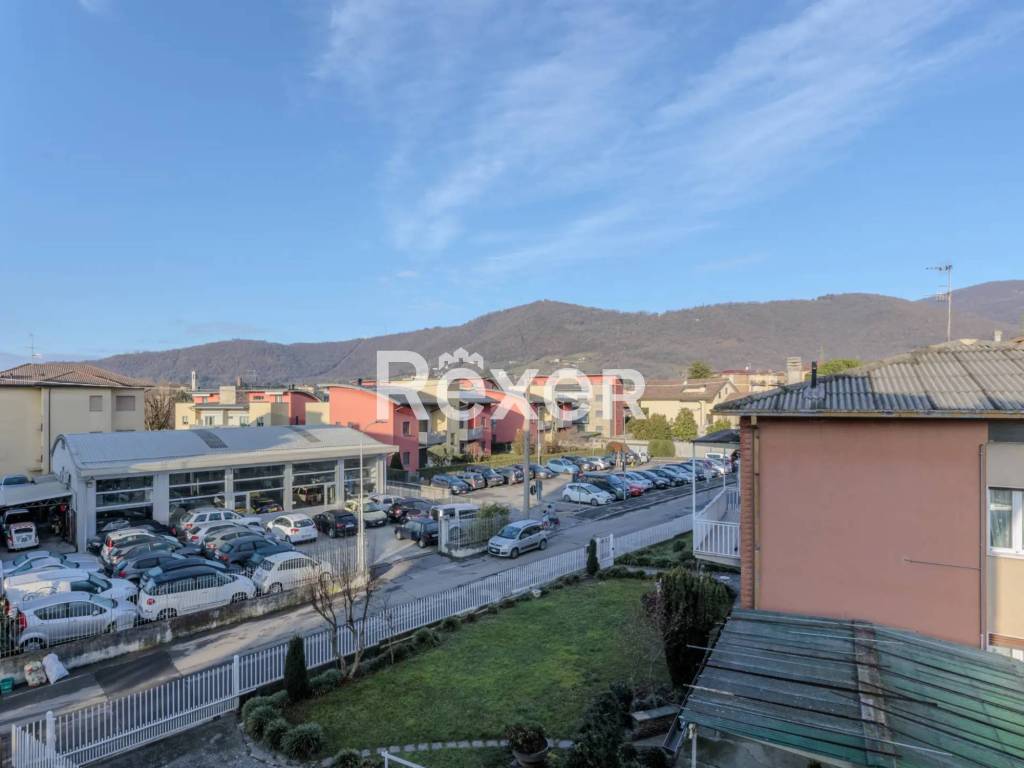 appartamento in vendita ad Alzano Lombardo