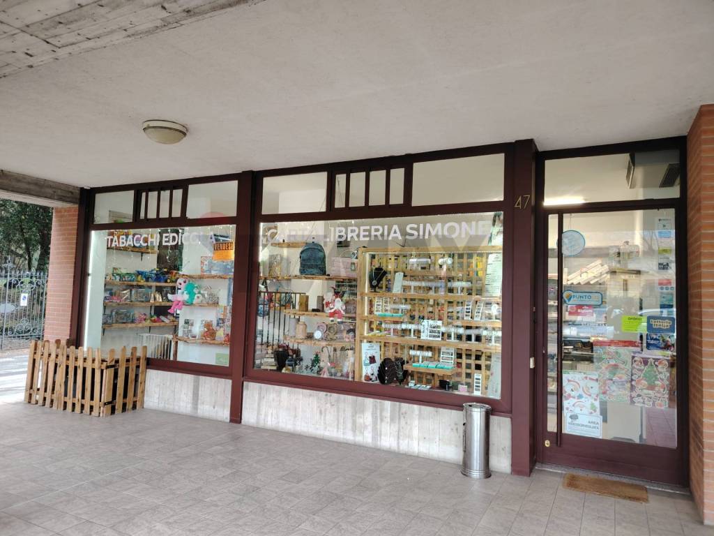 negozio in vendita ad Alzano Lombardo