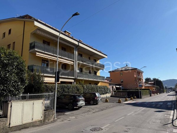 appartamento in vendita ad Alzano Lombardo