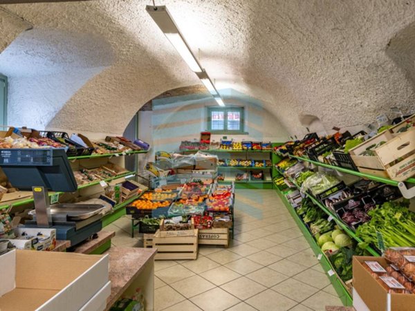 negozio in vendita ad Alzano Lombardo